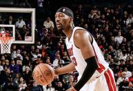 Jogador da NBA agride ex-companheiro de equipe com soco no rosto após polêmica