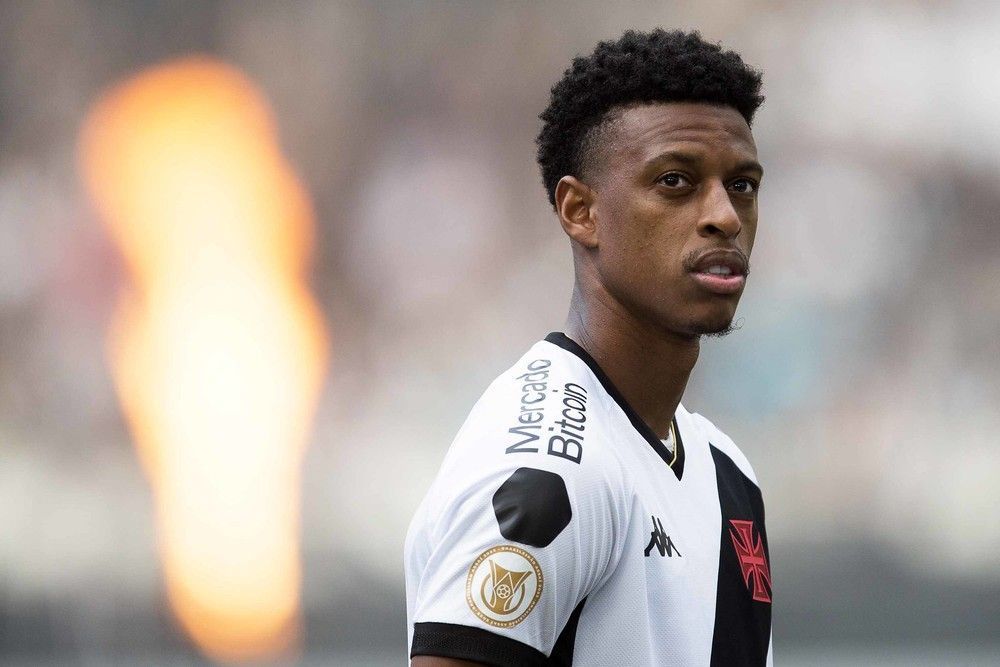 Vasco não irá exercer direito de compra de Robson e zagueiro vai deixar o clube