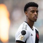 Vasco não irá exercer direito de compra de Robson e zagueiro vai deixar o clube