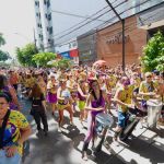 Bloco Asa de Banana leva o som de Salvador ao Barro Preto, em BH; veja fotos do desfile