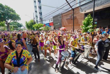 Bloco Asa de Banana empolgou os foliões no Barro Preto com o som do Axé da Bahia