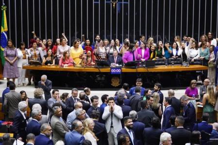 Bancada feminina da Câmara dos Deputados no primeiro dia de trabalho após a eleição de 2022