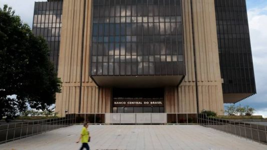 Segundo o BC, 476 mil brasileiros têm até R$ 1 mil para sacar