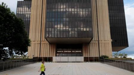 Segundo o BC, 476 mil brasileiros têm até R$ 1 mil para sacar