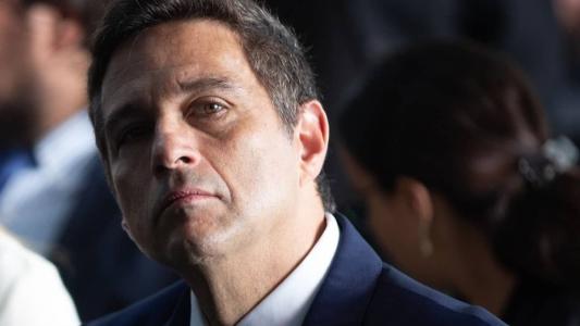 Banco Central, comandado por Campos Neto, manteve taxa de juros em 13,75% mesmo com inflação baixa