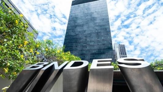 Banco poderá voltar a autorizar o financiamento de obras no exterior