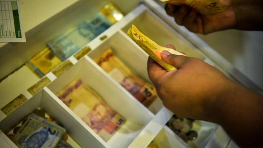 Bancos públicos aderiram à suspensão das linhas de crédito para aposentados do INSS