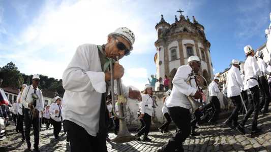 Bandalheira Folclórica desfila em Ouro Preto neste domingo (19)