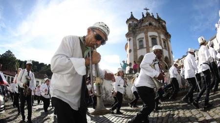 Bandalheira Folclórica desfila em Ouro Preto neste domingo (19)