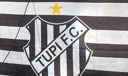 Bandeira com escudo do Tupi-MG de Juiz de Fora