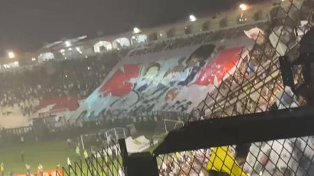 Bandeirão em homenagem a Gui
