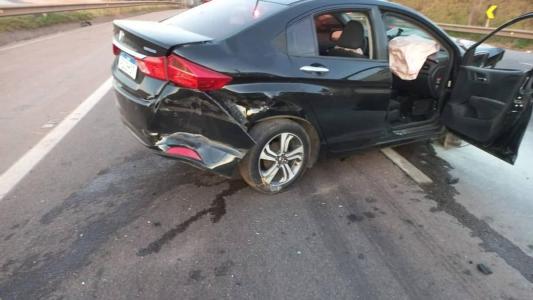 Bandidos bateram o carro roubado