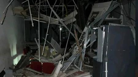 Bandidos destruíram agências bancárias de Santa Branca (SP)