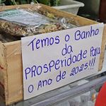 'Banho da prosperidade' para o Ano-Novo faz sucesso no Mercado Central de BH