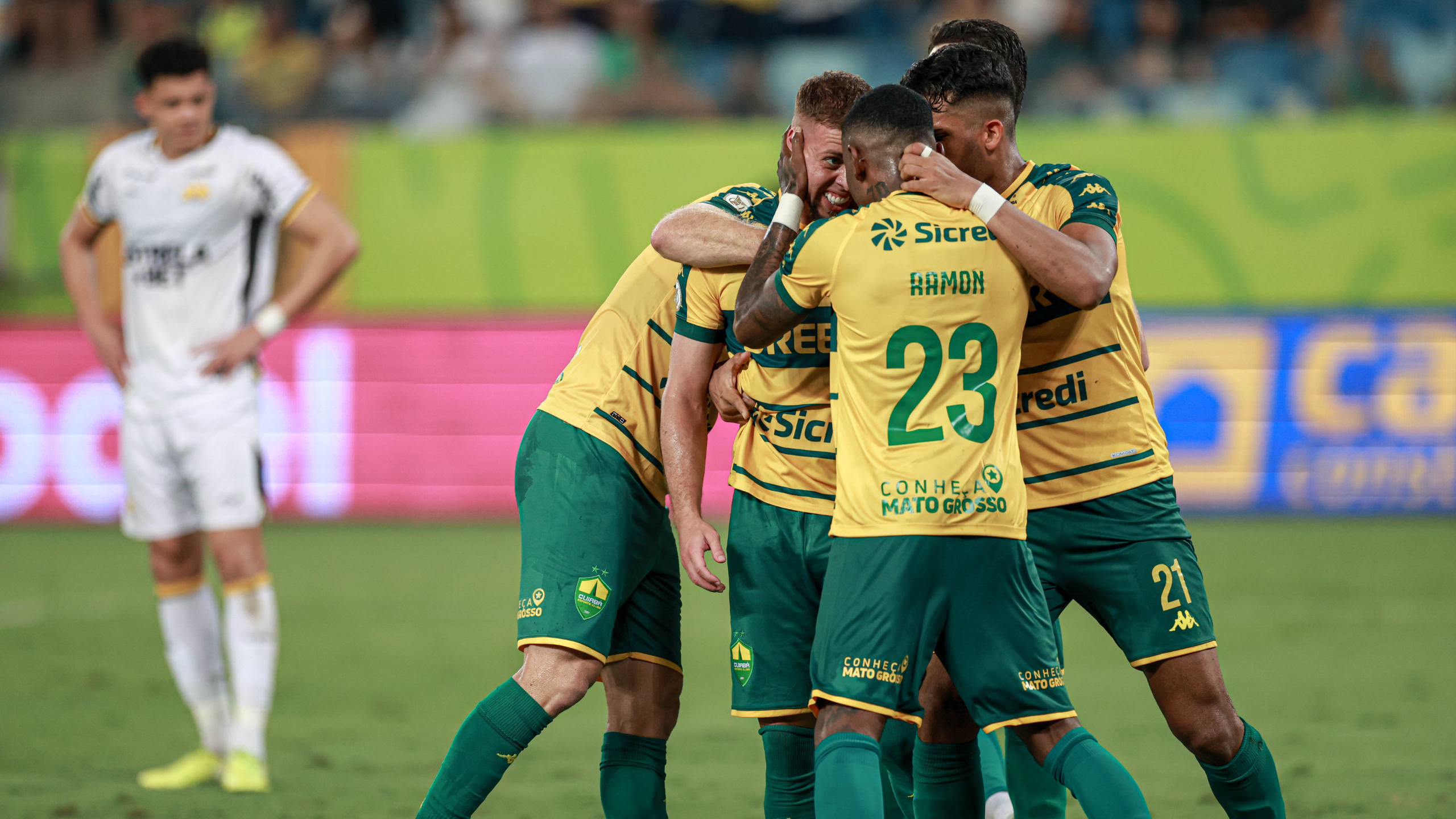 Cuiabá bate o Criciúma dentro de casa e volta a vencer após oito jogos