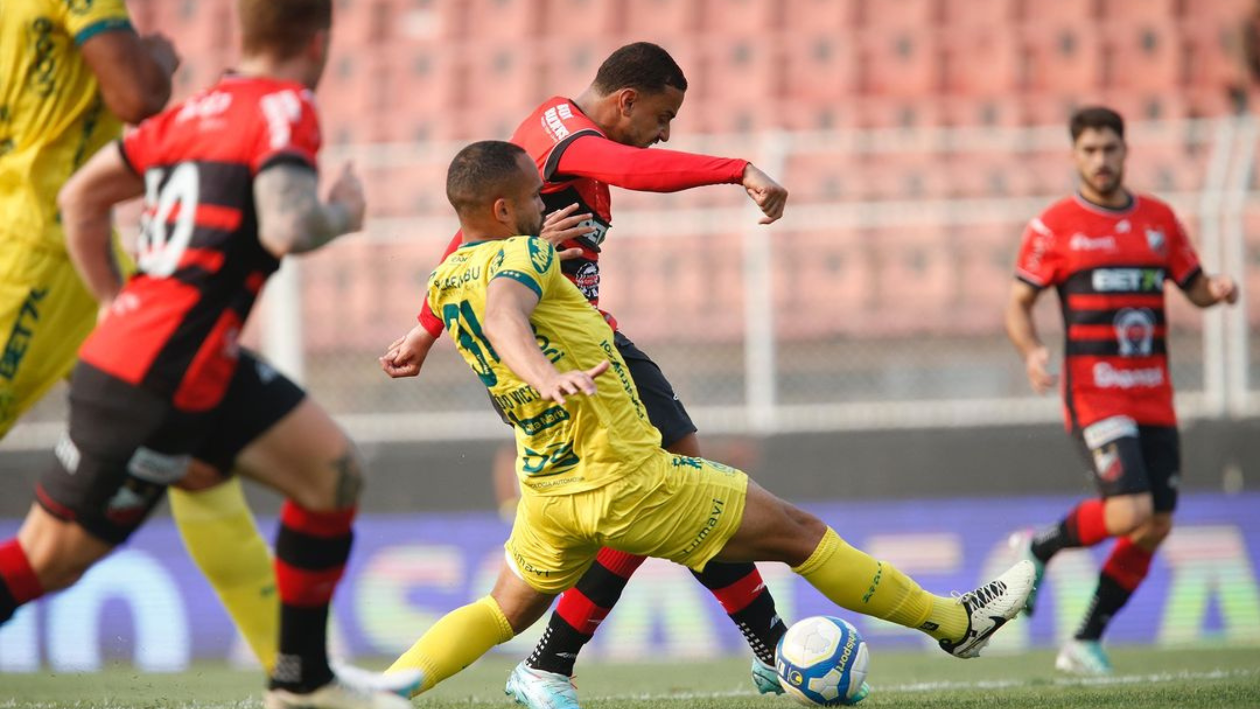 Ex-melhor do mundo sub-23 de futsal marca, e Ituano bate Mirassol