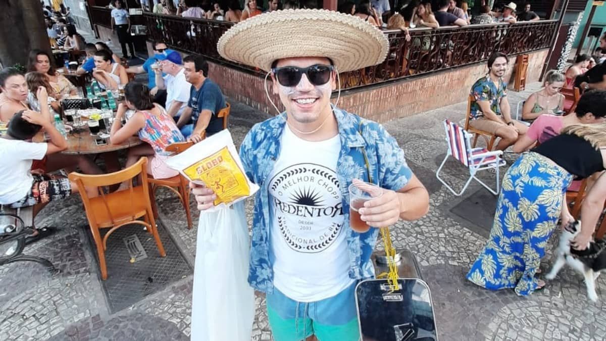 Bares de BH oferecem chope de graça para quem for de chinelo 