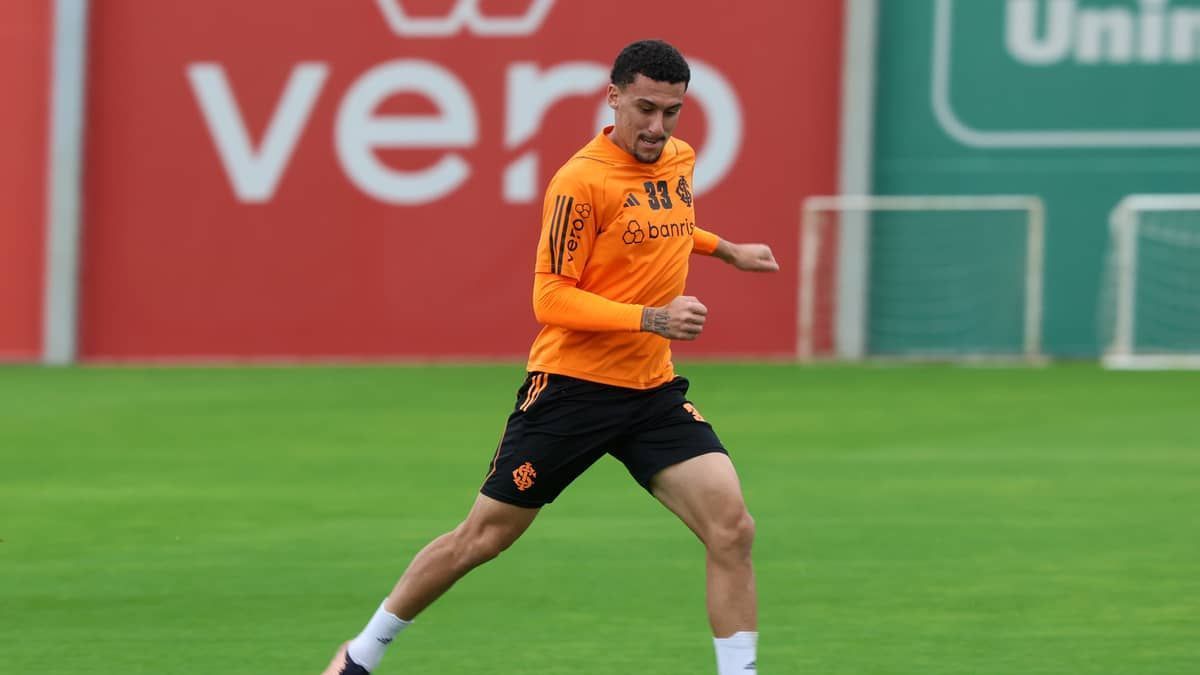 Atlético-GO tenta o retorno do volante Baralhas, do Inter