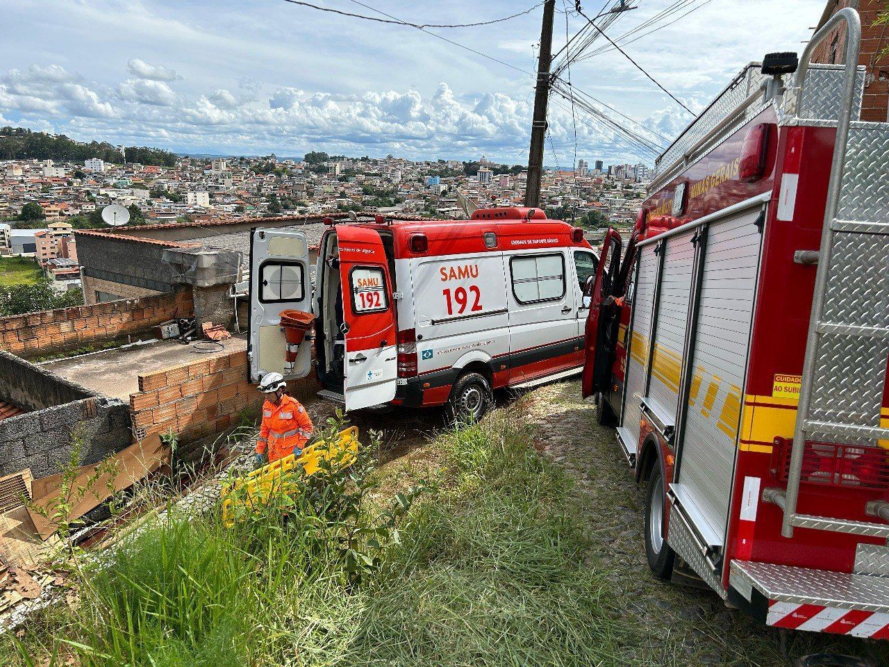 Homem cai em telhado de galinheiro após ingerir bebida alcoólica em Minas