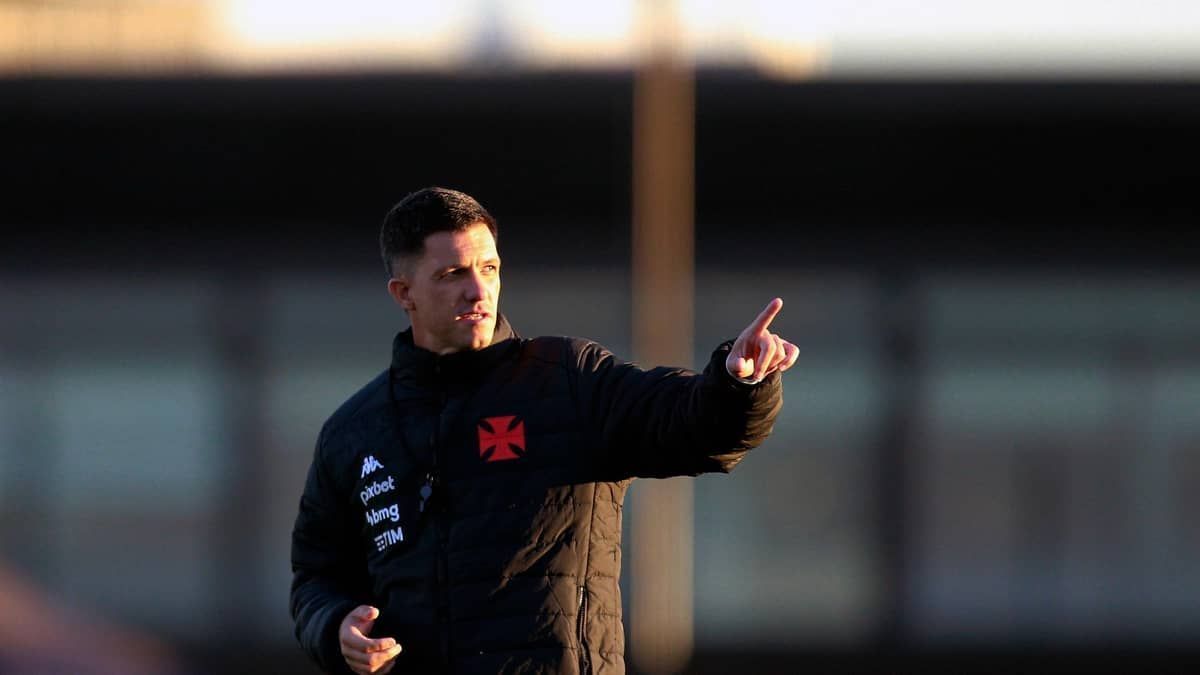Mesmo com vaias, Maurício Barbieri aprova atuação do Vasco