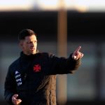 Mesmo com vaias, Maurício Barbieri aprova atuação do Vasco