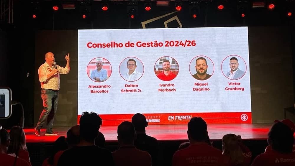 Barcellos, presidente do Inter, alfineta Melo, da oposição em evento