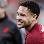 Barcelona precisa de R$ 210 mi para inscrever Vitor Roque em janeiro; entenda