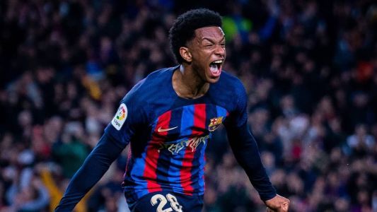 Barcelona renovou com Alejandro Balde