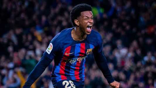 Barcelona renovou com Alejandro Balde