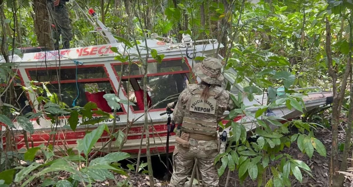 Trio de 'piratas' sequestram lancha com 23 pessoas no Rio Amazonas, abandonam passageiros e fogem