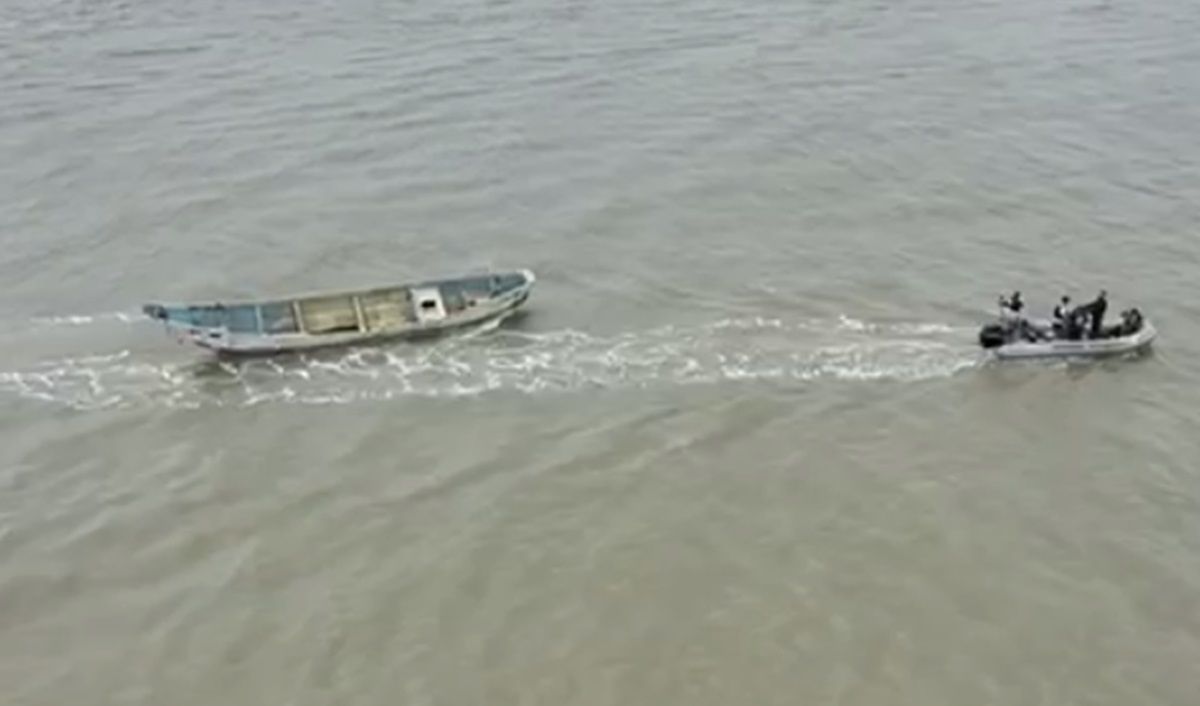 Veja imagens do resgate dos corpos em decomposição encontrados em barco no Pará