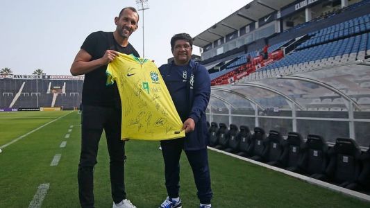 Barcos ganhou camisa autografada do Brasil