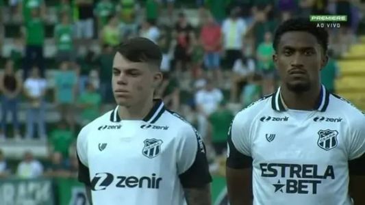 Barletta (à esquerda) com camisa com patrocinador antigo do Ceará