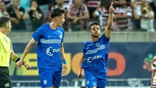 Jogadores do Barra comemoram gol sobre o Santa Cruz, pela Série D