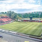 Em Barradão lotado, Vitória e Bahia fazem clássico que pode ditar rumo do Baianão