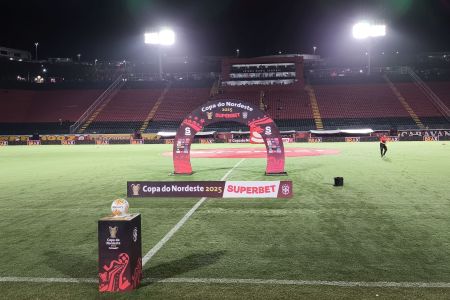 Estádio Barradão, palco do jogo desta terça-feira (8)