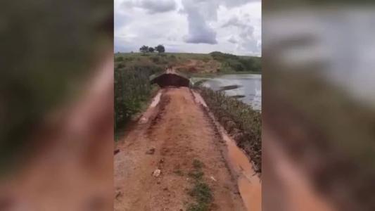 Barragem de açude se rompeu no interior do Ceará