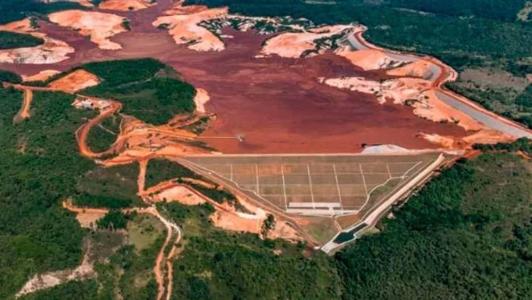 Barragem na Mina da Fábrica, em Mariana
