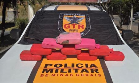Barras de supermaconha apreendidas com passageiro de ônibus de viagem na BR-265