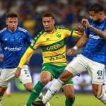 Titular deixa jogo com dores e vira preocupação para o Cruzeiro