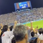 No meio da torcida, ex-Cruzeiro celebra título argentino do Vélez Sarsfield