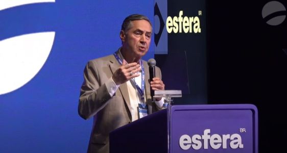 O ministro Luís Roberto Barroso, do Supremo Tribunal Federal afirmou nesta quinta-feira que a criminalização da posse de pequenas quantidades de droga dá poder aos traficantes.