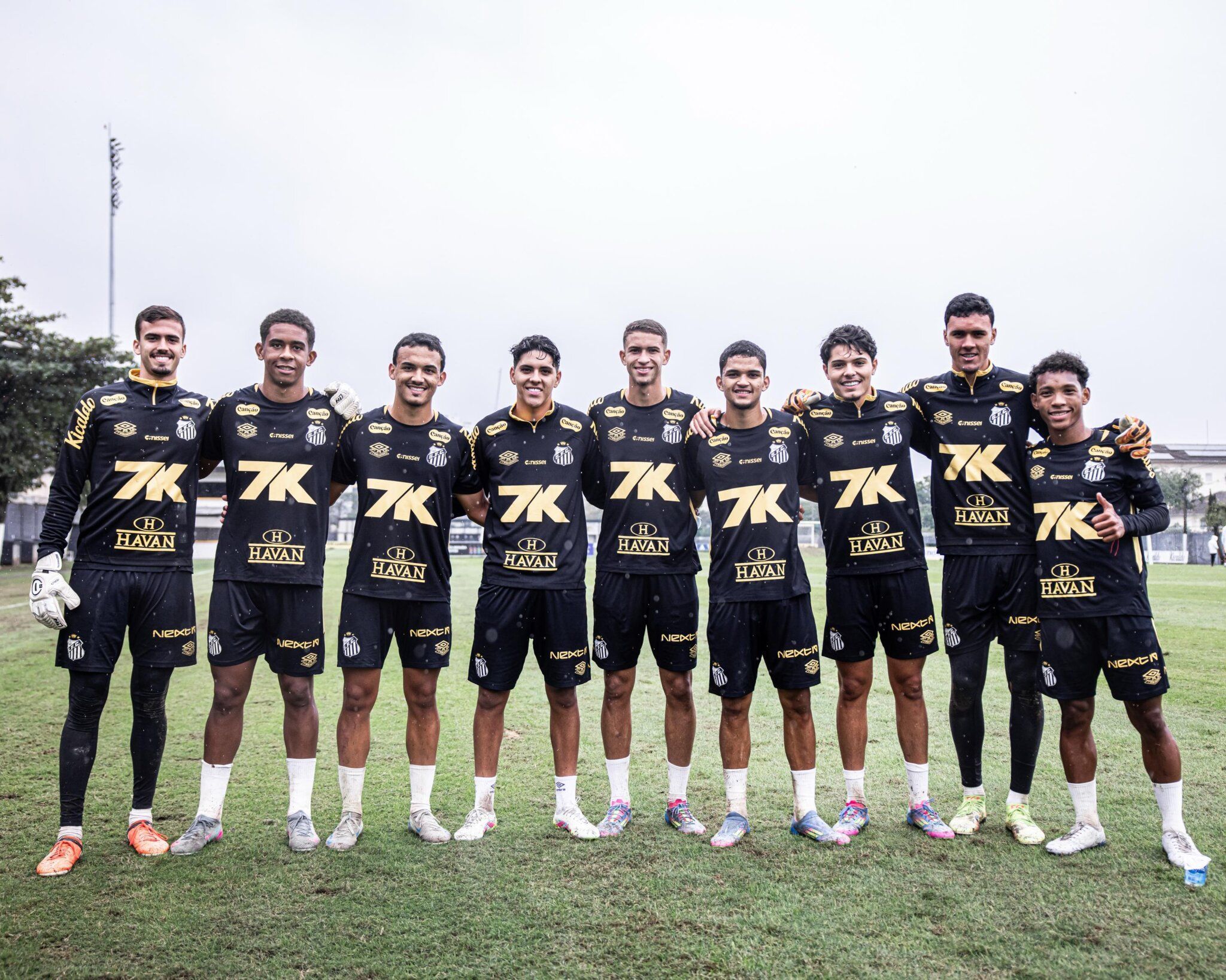 Santos conta com nove reforços da base em treino; veja lista