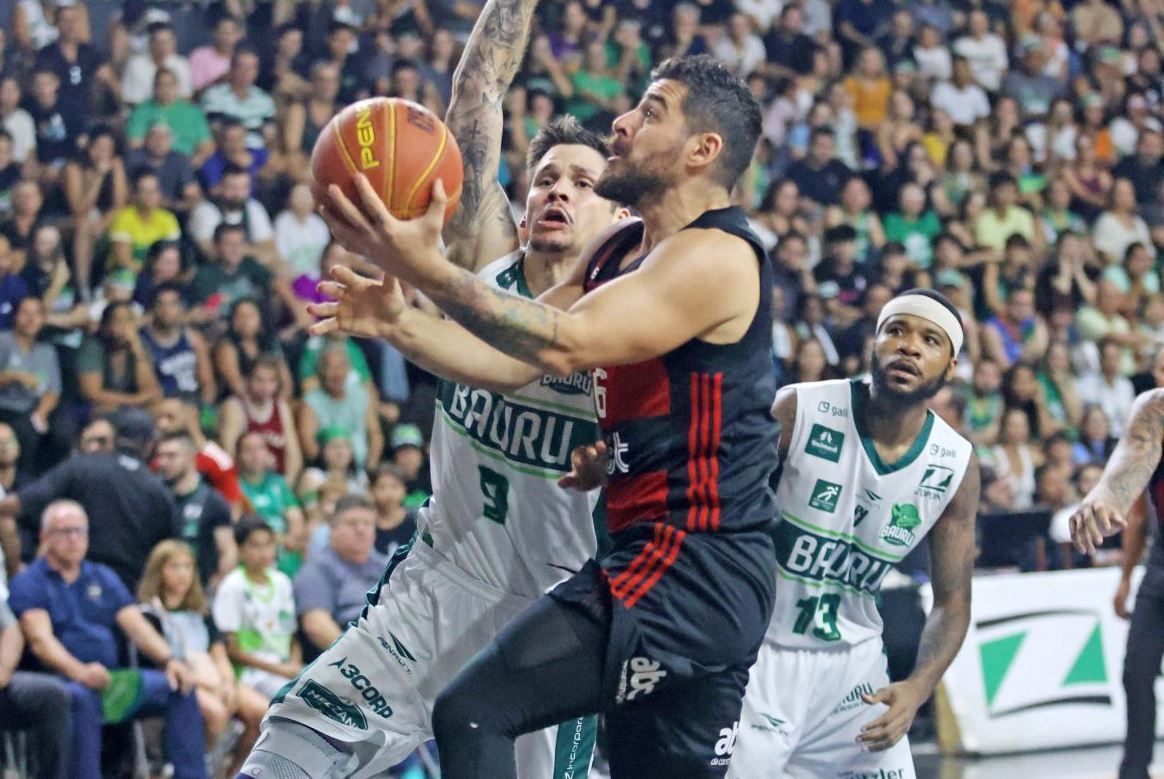 Flamengo atropela, elimina Bauru e avança para final do NBB