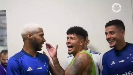 Bastidores do Cruzeiro mostram como jogadores reagiram aos gols de Wesley