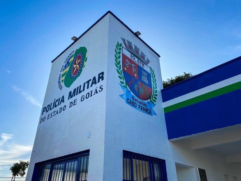 Motorista de ônibus é preso após ser flagrado 'em cima' de adolescente que dormiu em viagem