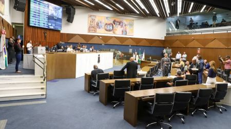 Bate-boca do presidente Gabriel Azevedo com vereadores do PDT rendeu polêmicas ao longo da semana