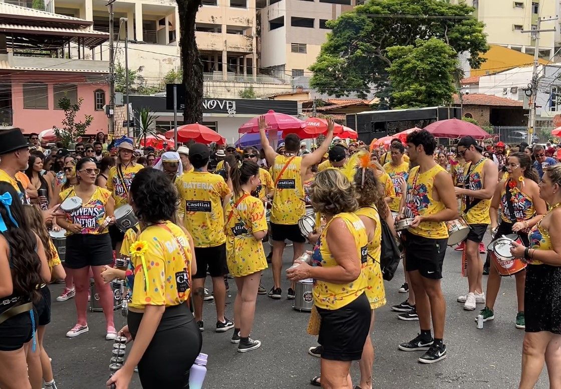 Carnaval: bloco Jovens das Antigas leva muita alegria para o bairro Cidade Nova, em BH