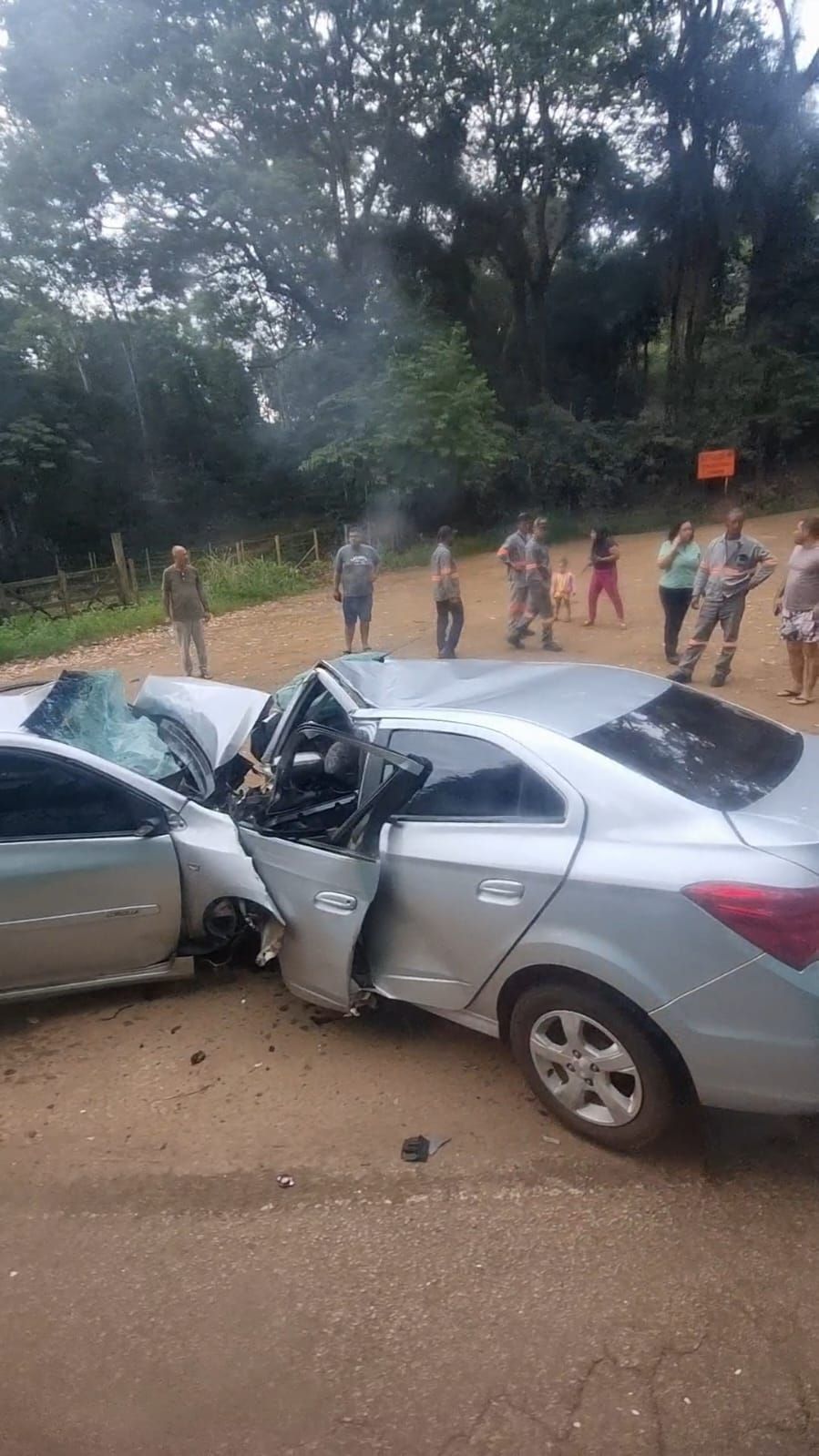Cinco pessoas morrem em acidente na MG-436, na região Central de Minas
