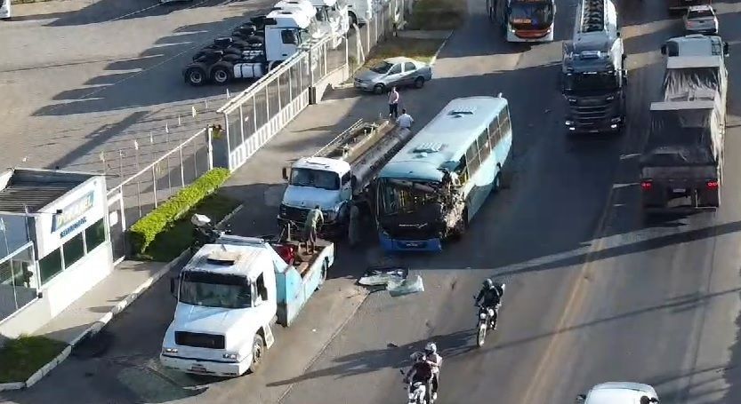 Após 3 horas do acidente, motoristas enfrentam trânsito caótico na BR-381